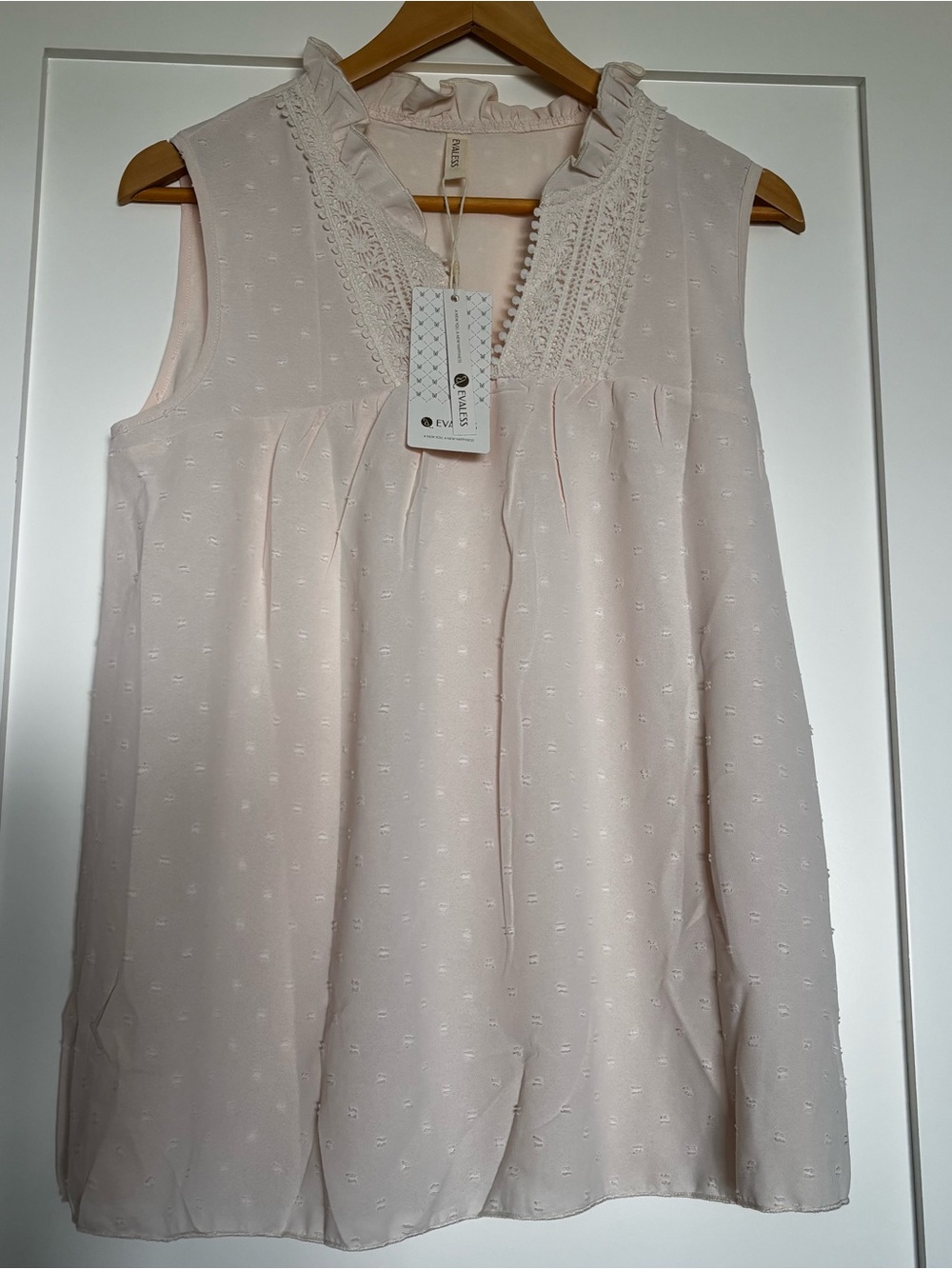 NWTSleeveless Swiss Dot Blush Pink Ruffle Neck Top